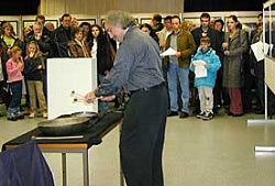 Jeff Beer an seinen Klangschalen